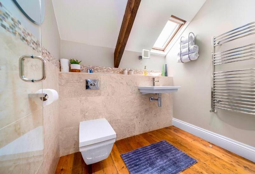 Люкс Deluxe Кровать Кинг, The Mainstay Luxury Boutique Rooms With Private Parking