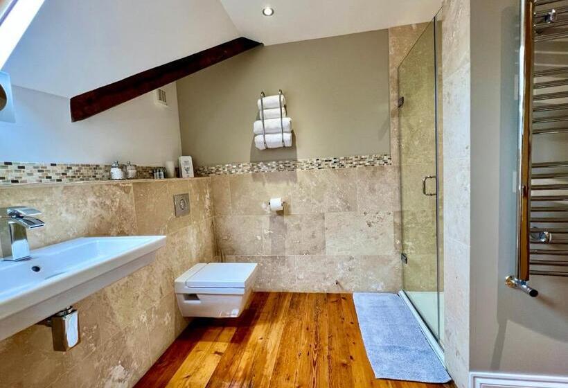 Люкс Deluxe Кровать Кинг, The Mainstay Luxury Boutique Rooms With Private Parking