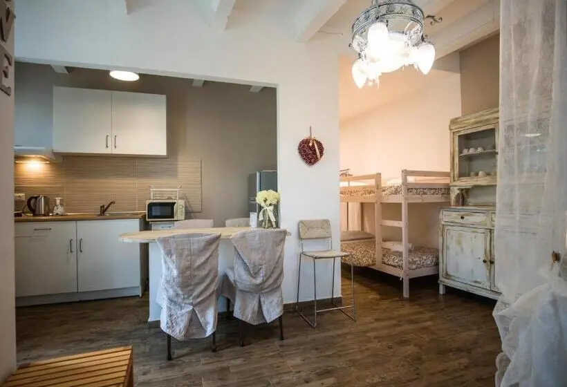 ファミリーステューディオ, Villa Rossella Rooms