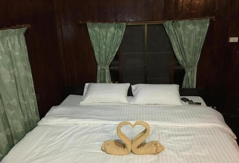 Номер Стандарт, Baan Maikhiangphu Wang Nam Khiao