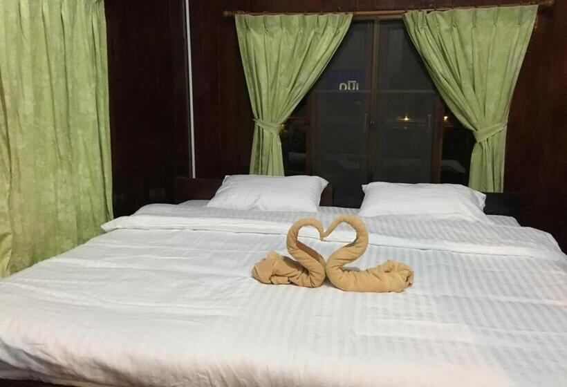 Номер Стандарт, Baan Maikhiangphu Wang Nam Khiao