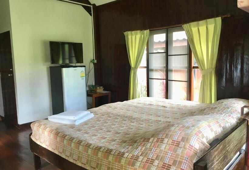 Номер Стандарт, Baan Maikhiangphu Wang Nam Khiao