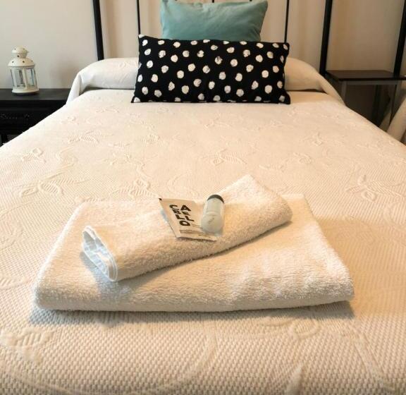 标准三人间共用浴室, Pensión Fernández