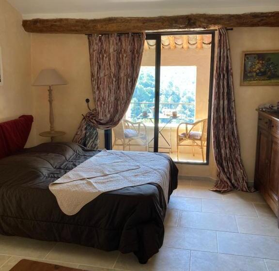 غرفة قياسية مزوَّدة بشُرفة, Rose