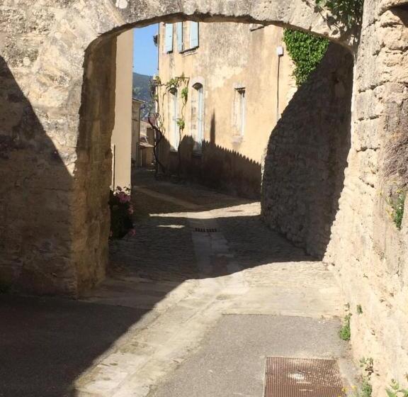 غرفة قياسية مزوَّدة بشُرفة, Rose