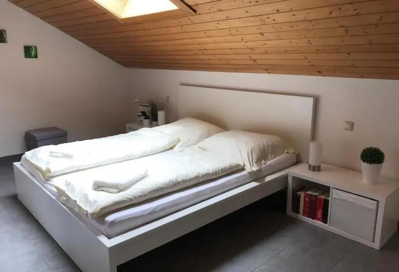 Huoneisto 1 Makuuhuone, Gästehaus Steinmann Großes Gästezimmer