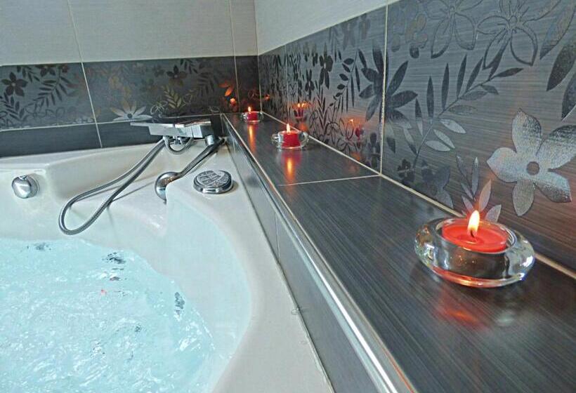 חדר בסיסי, Mas Du Cresponnet