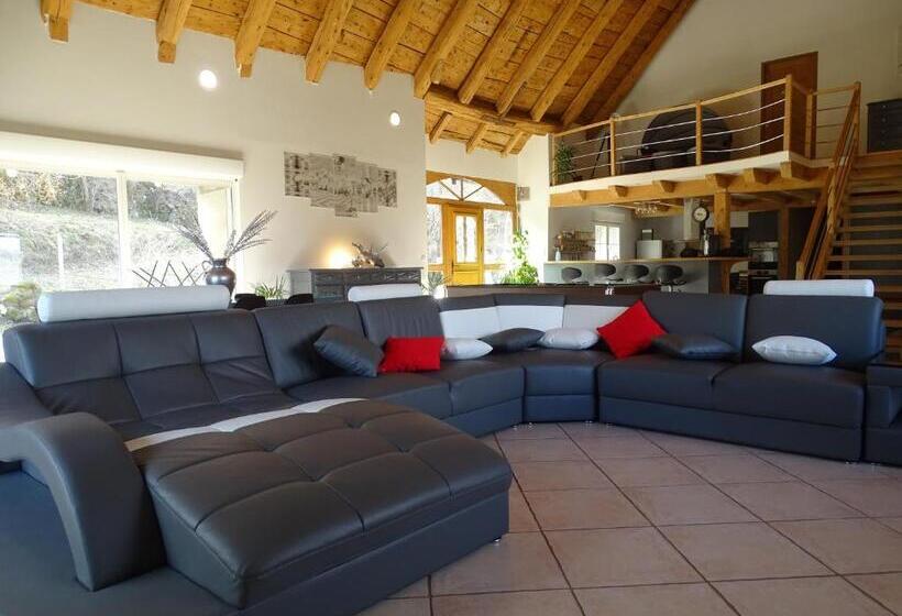 חדר בסיסי, Mas Du Cresponnet