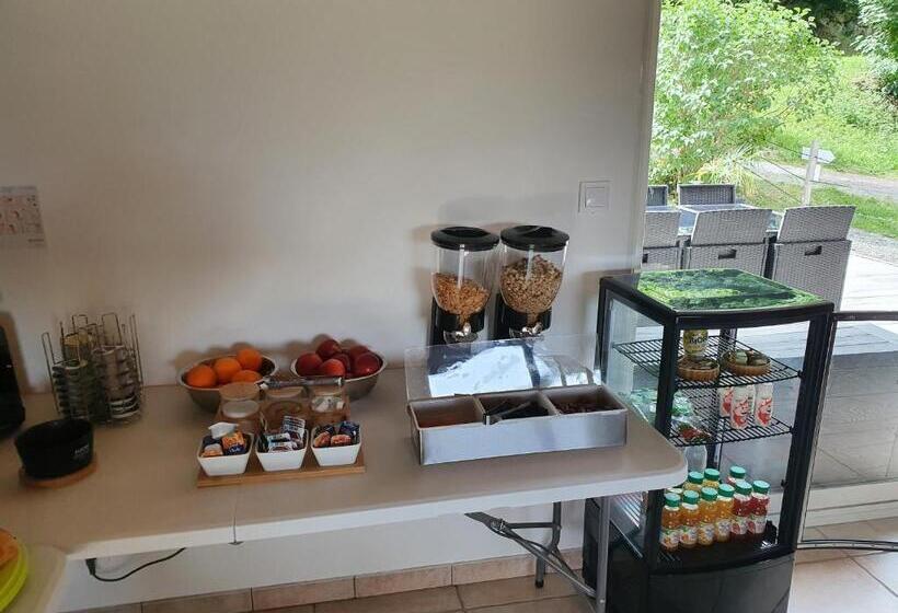 חדר דלוקס לשלושה, Mas Du Cresponnet