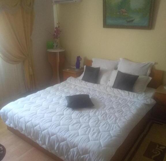 غرفة قياسية ثلاثية, Pensiune Perla Dunarii