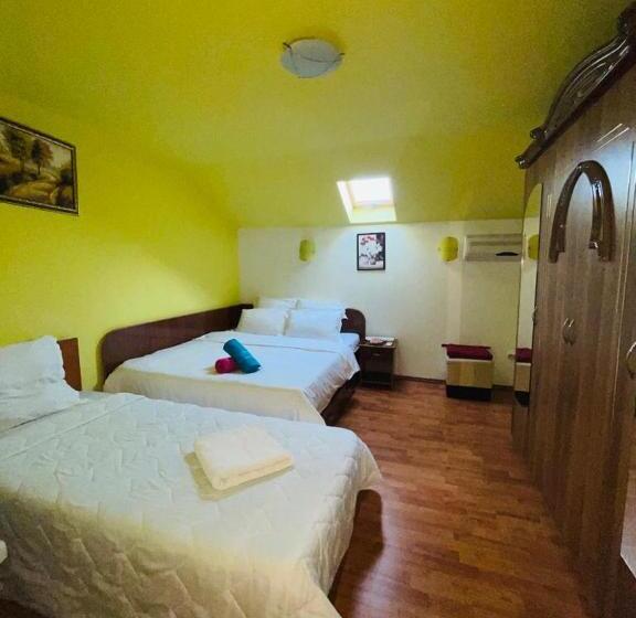 غرفة قياسية ثلاثية, Pensiune Perla Dunarii