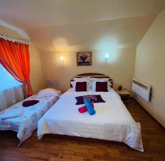 غرفة قياسية ثلاثية, Pensiune Perla Dunarii