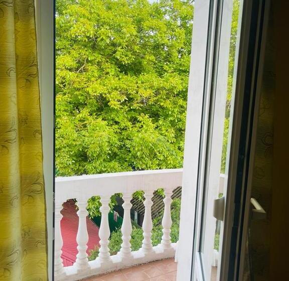 غرفة قياسية ثلاثية, Pensiune Perla Dunarii