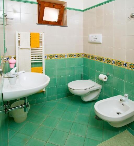 غرفة قياسية مطلة على الجبل, Il Glicine