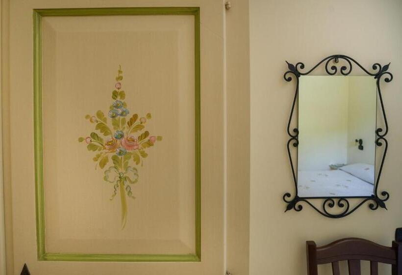 غرفة قياسية مطلة على الجبل, Il Glicine