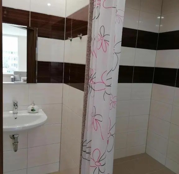 Quarto deluxe, Lago Peshtera