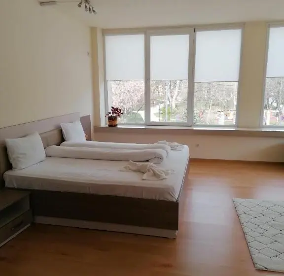 Apartamento 2 Quartos, Lago Peshtera