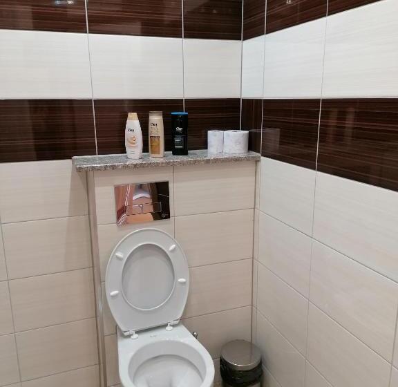 סטודיו משפחתי, Lago Peshtera