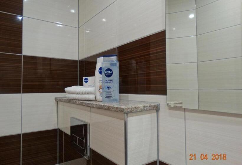 סטודיו משפחתי, Lago Peshtera