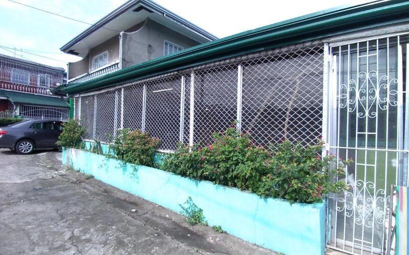 דירת חדר בקומת קרקע, Fleetwood Suites