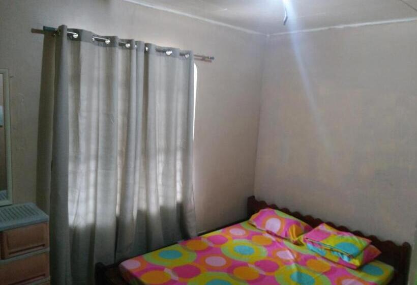 דירת חדר בקומת קרקע, Fleetwood Suites