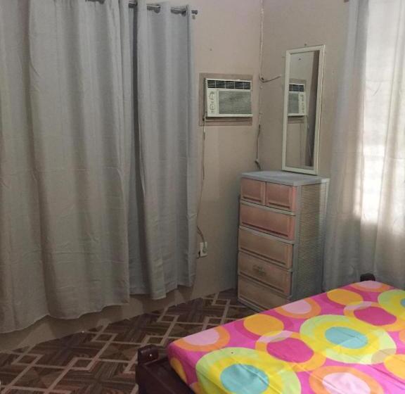 דירת חדר בקומת קרקע, Fleetwood Suites