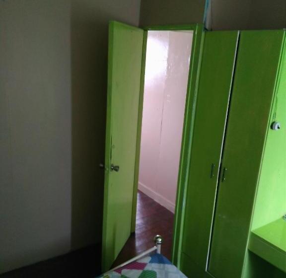 חדר אקונומי, Fleetwood Suites