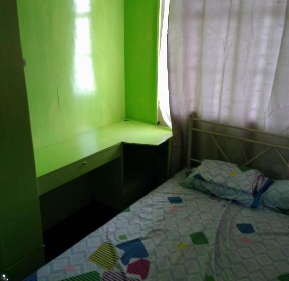 이코노미 룸, Fleetwood Suites