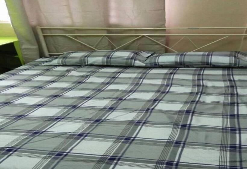 חדר אקונומי, Fleetwood Suites