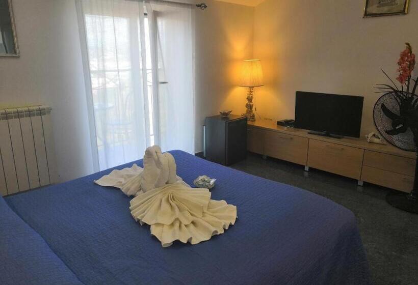 اتاق لوکس با چشم‌انداز دریا, Villa Patrizia