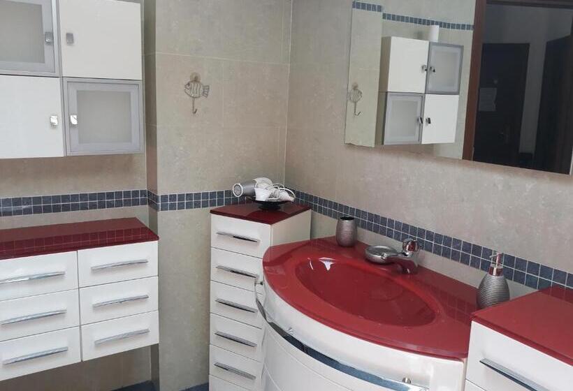 اتاق لوکس با چشم‌انداز دریا, Villa Patrizia