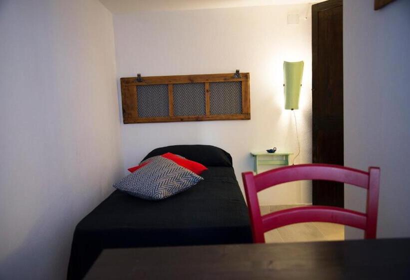 اتاق استاندارد سه تخته با چشم‌انداز باغ, A Mi Manera