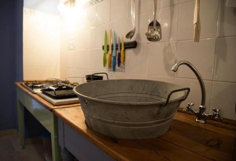 اتاق استاندارد سه تخته با چشم‌انداز باغ, A Mi Manera