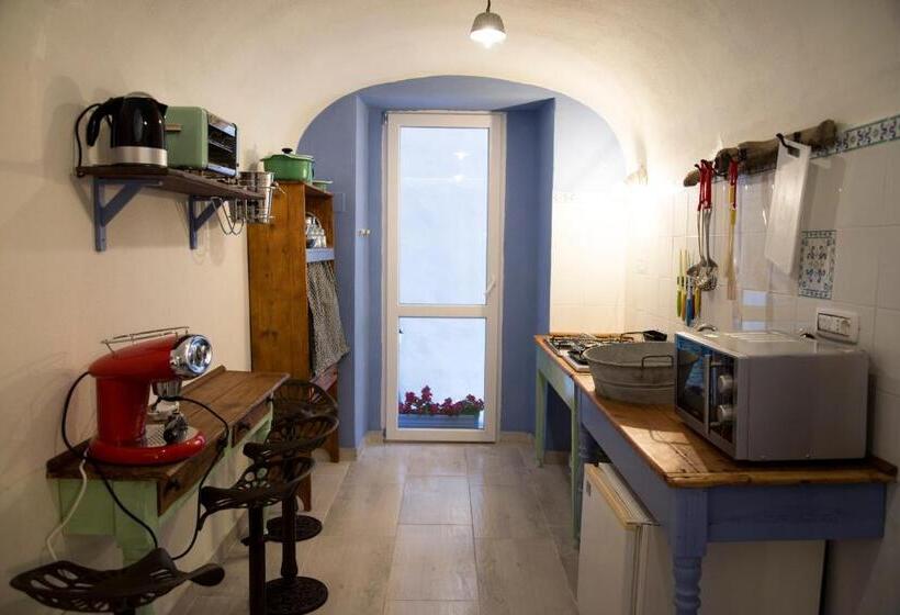 اتاق استاندارد سه نفره, A Mi Manera