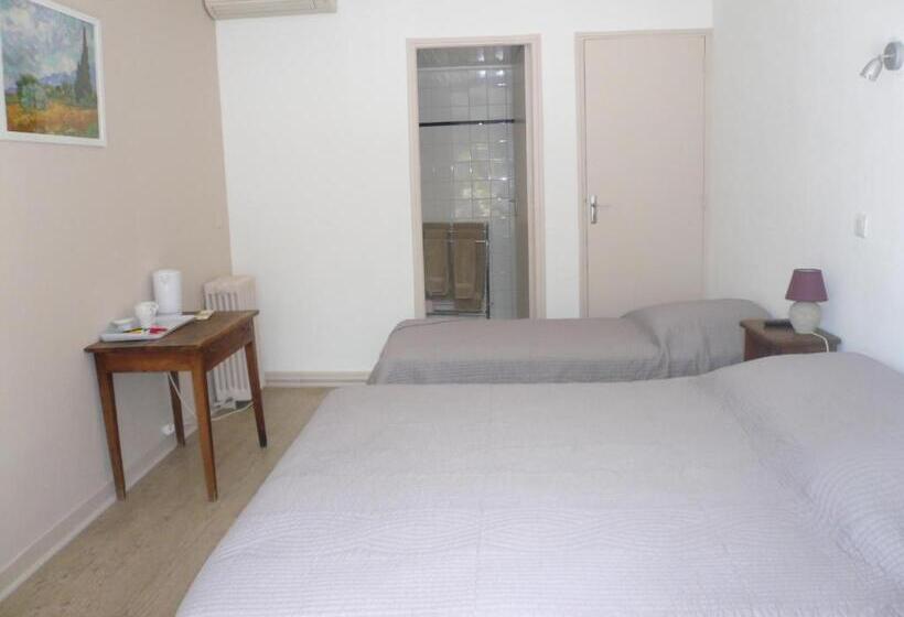 غرفة قياسية ثلاثية, Chambres D Hôtes De La Gardy