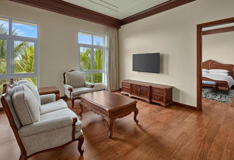 带双人大床的行政管理套房, Danang Marriott Resort & Spa