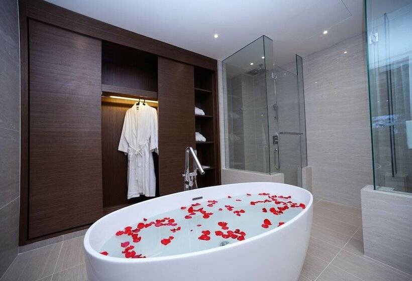 스위트, Bella Vista Waterfront Resort