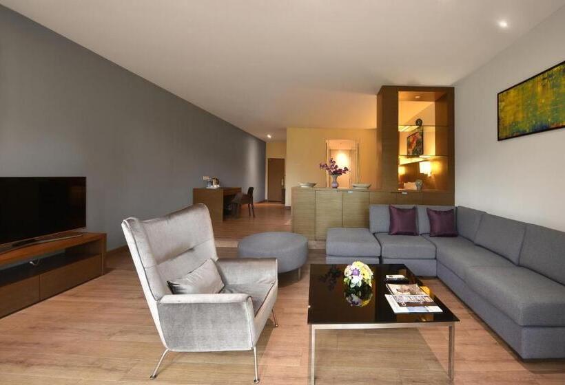 스위트, Bella Vista Waterfront Resort