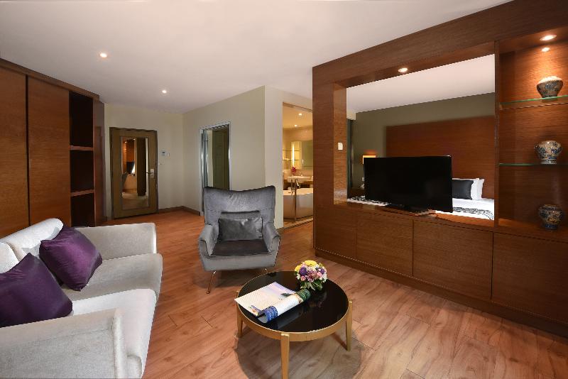 스위트, Bella Vista Waterfront Resort