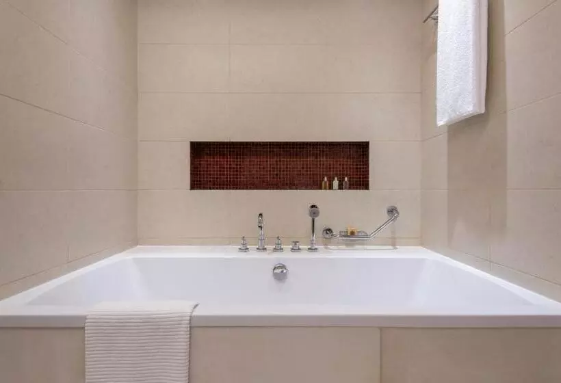 استودیوی لوکس, Fraser Suites Doha