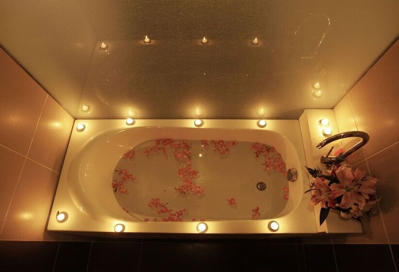 Suite Vista Ciutat, Hanoi Emotion