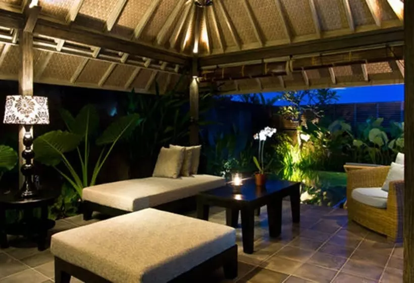 ویلای یک اتاق خوابه با استخر شنا, Komea Villa