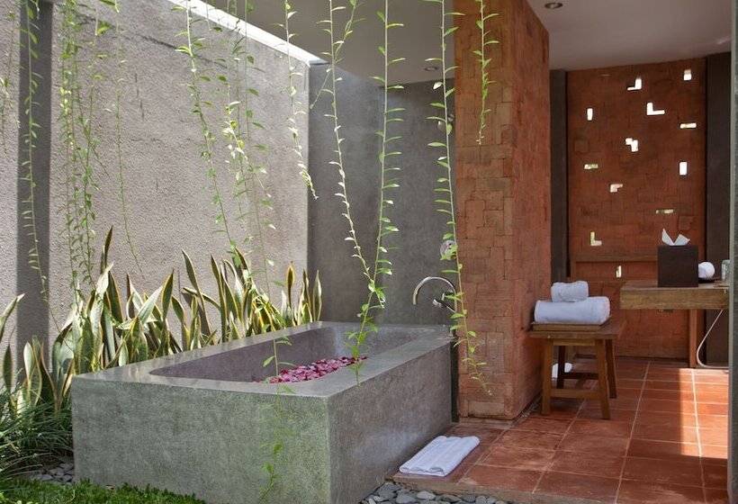 וילה עם חדר שינה אחד ובריכת שחיה, Komea Villa