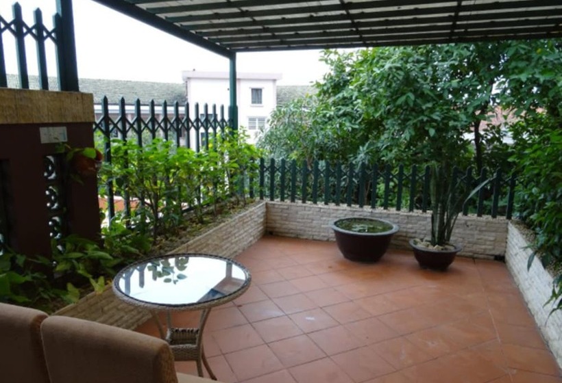 اتاق لوکس با چشمانداز باغ, Mondial Hotel Hue