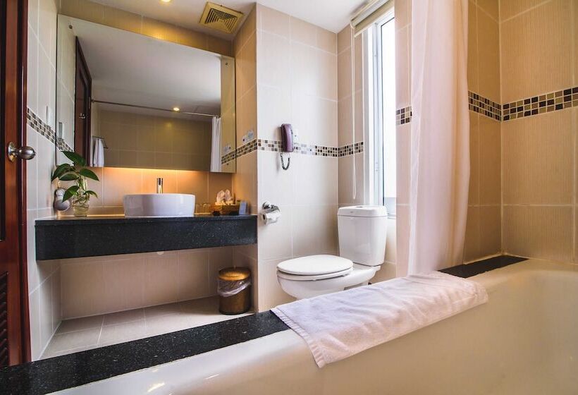 اتاق لوکس با چشمانداز باغ, Mondial Hotel Hue