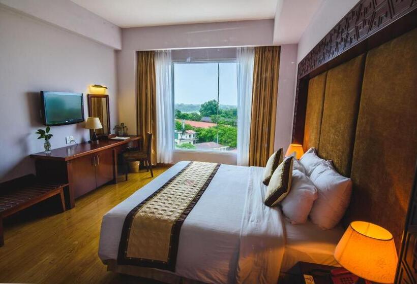 سوئیت با چشمانداز رودخانه, Mondial Hotel Hue