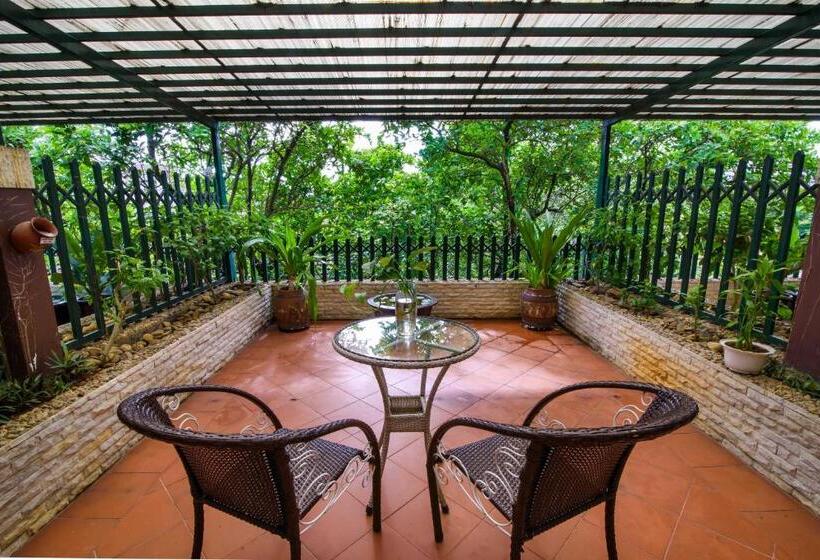 اتاق لوکس با چشمانداز باغ, Mondial Hotel Hue