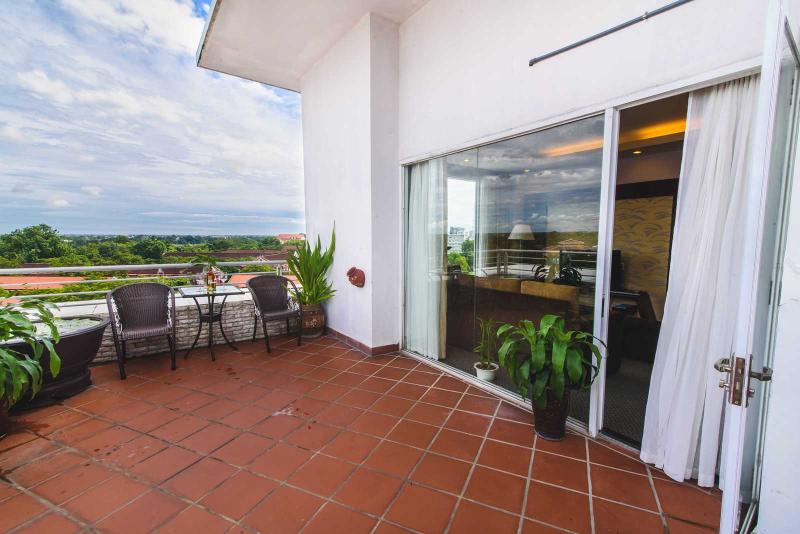 سوئیت با چشمانداز رودخانه, Mondial Hotel Hue