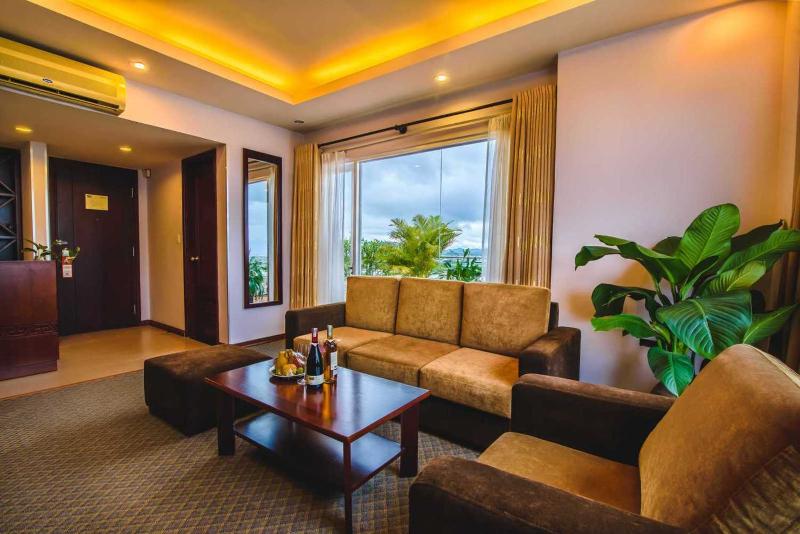 سوئیت با چشمانداز رودخانه, Mondial Hotel Hue