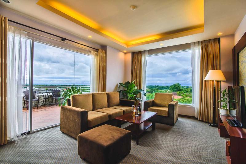 سوئیت با چشم‌انداز رودخانه, Mondial Hotel Hue
